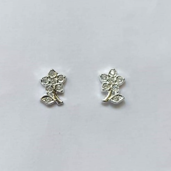 BRINCO FOLHEADO A PRATA COM 50 MILÉSIMO+ VERNIZ DIAMOND BRINCO DE FLOR CRAVEJADO 12MM - PRA742