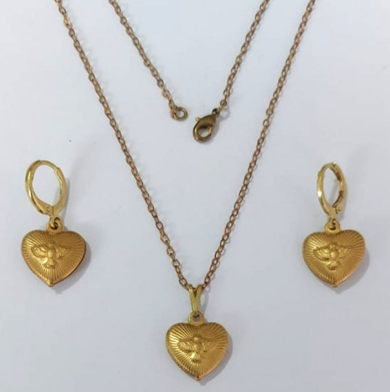 CONJUNTO NO BRUTO PRONTO PARA O BANHO - (E2548) CONJUNTO COM CORRENTE CADEADO 45CM COM BRINCOS ARGOLINHA DE PRESSÃO DE CORAÇÃO 13MM - PESO: 3,1GR - COMPOSIÇÃO: 100% LATÃO - BRU0003420
