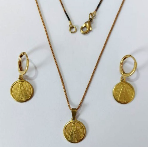 CONJUNTO NO BRUTO PRONTO PARA O BANHO - (1973) CONJUNTO COM CORRENTE CADEADO 45CM COM BRINCOS ARGOLINHA DE PRESSÃO (nossa senhora aparecida) - PESO: 5.4GR - COMPOSIÇÃO: 100% LATÃO - BRU0003422