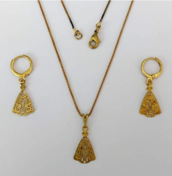 CONJUNTO NO BRUTO PRONTO PARA O BANHO - (222)TAMANHO NOSSA SENHORA 15MM / CONJUNTO COM CORRENTE VENEZIANA 45CM COM BRINCOS ARGOLINHA DE PRESSÃO - PESO: 3.4GR - COMPOSIÇÃO: 100% LATÃO - BRU0003433