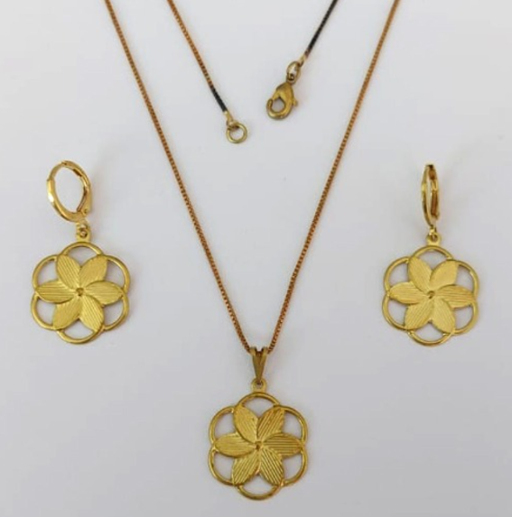 CONJUNTO NO BRUTO PRONTO PARA O BANHO - (E3155)TAMANHO FLOR 20MM / CONJUNTO COM CORRENTE VENEZIANA 45CM COM BRINCOS ARGOLINHA DE PRESSÃO - PESO: 5.2GR - COMPOSIÇÃO: 100% LATÃO - BRU0003436