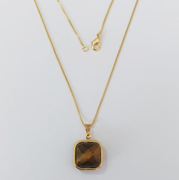 GARGANTILHA FOLHEADO A OURO - BANHADO COM 5 MILÉSIMOS + VERNIZ DIAMOND - CORRENTE VENEZIANA DE 45CM-PINGENTE PEDRA NATURASL DUPLA OLHO DE TIGRE - OURO928