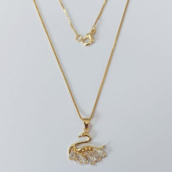 GARGANTILHA FOLHEADO A OURO - BANHADO COM 5 MILÉSIMOS + VERNIZ DIAMOND - CORRENTE VENEZIANA DE 45CM-PINGENTE CISNEI TODO CRAVEJADO EM MICRO ZIRCONIA (TAMANHO 16MM)- OURO931