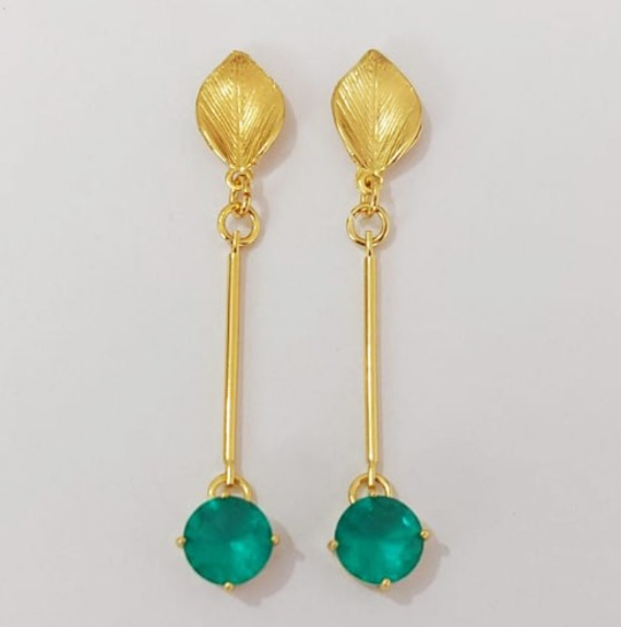 BRINCO FOLHEADO A OURO - BANHADO COM 5 MILÉSIMOS + VERNIZ DIAMOND - BRINCO PINDURICALHO EM ZIRCONIA ( TAMANHO 35MM- OURO948