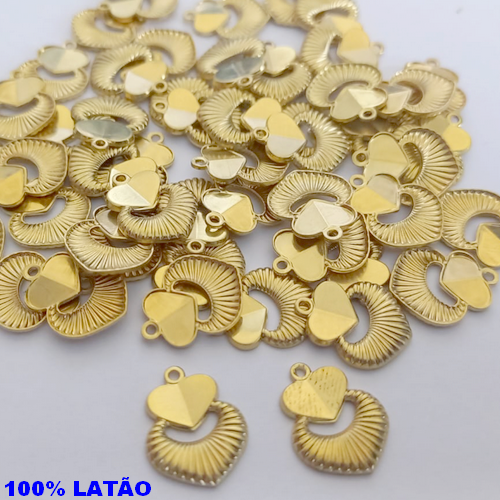 ACESSÓRIO NO BRUTO PRONTO PARA O BANHO - (5631) Coração 12x10mm Diamantado E Ondas (CX143) COMPOSIÇÃO: 100% LATÃO - PESO: 0,5GR - BRU0003487