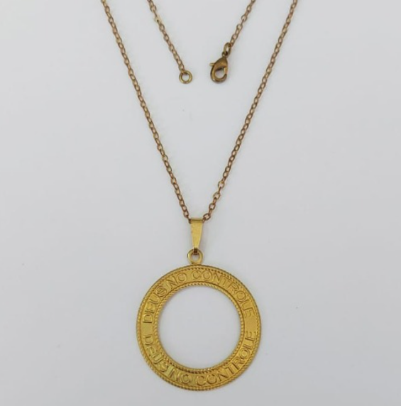 GARGANTILHA NO BRUTO PRONTO PARA O BANHO(918)- COM CORRENTE CADEADO DE 45CM COM FECHO LAGOSTA ( Mandala Dizeres 30mm C/ 1 Arg Deus No Controle )/ PESO 4.3GR - BRU0003524