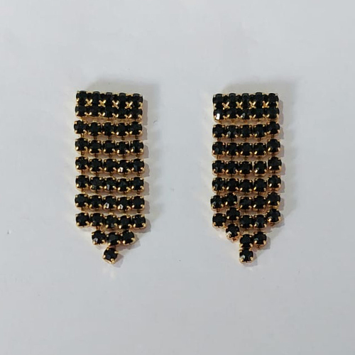 BRINCO FOLHEADO A OURO 5 MILÉSIMOS +VERNIZ DIAMOND - BRINCO PINO COM MICRO ZIRCÔNIAS PRETAS 28MM - OURO971