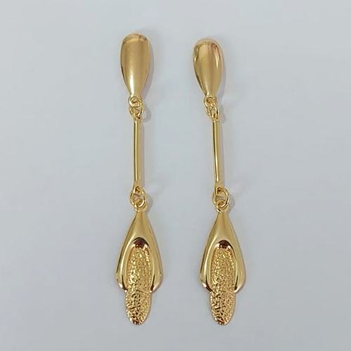 BRINCO FOLHEADO A OURO - BANHADO COM 5 MILÉSIMOS + VERNIZ DIAMOND - BRINCO DE PINO BASE LISA COMPRIDO 60MM-OURO978