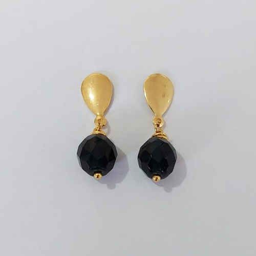 BRINCO FOLHEADO A OURO - BANHADO COM 5 MILÉSIMOS + VERNIZ DIAMOND - BRINCO DE PINO BASE LISA COM PEDRA SEXTAVADA 28MM -OURO984