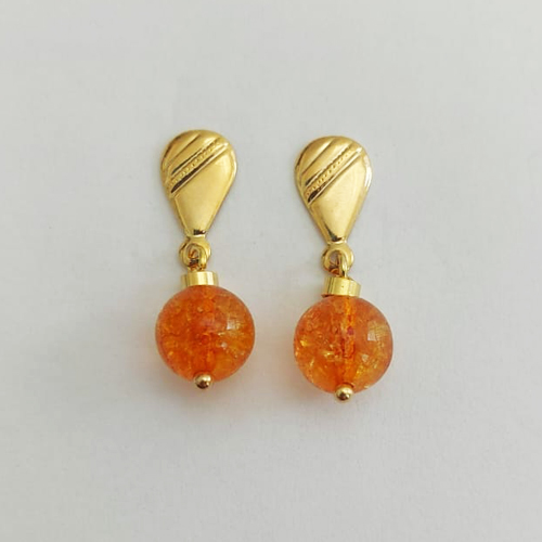 BRINCO FOLHEADO A OURO - BANHADO COM 5 MILÉSIMOS + VERNIZ DIAMOND - BRINCO PINO BASE DESENHADA PINGENTE pedra de ambar 30MM - OURO1024