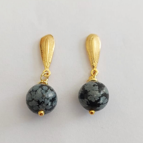 BRINCO FOLHEADO A OURO - BANHADO COM 5 MILÉSIMOS + VERNIZ DIAMOND - BRINCO PINO BASE DESENHADA PINGENTE PEDRA NATURAL 28MM - OURO1025