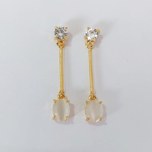 BRINCO FOLHEADO A OURO - BANHADO COM 5 MILÉSIMOS + VERNIZ DIAMOND - BRINCO PINO BASE ZIRCÔNIA COM PEDRA ZIRCÔNIA FOSCA 43MM - OURO1047