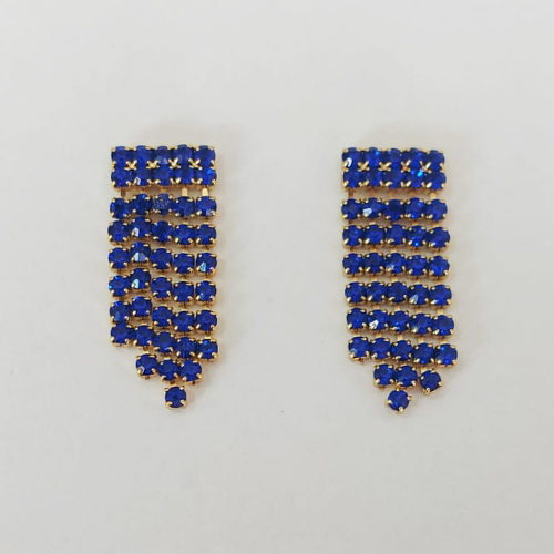 BRINCO FOLHEADO A OURO - BANHADO COM 5 MILÉSIMOS + VERNIZ DIAMOND - BRINCO PINO COM ZIRCÔNIAS AZUÍS 26MM - OURO1052