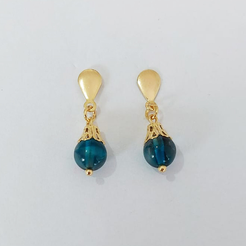 BRINCO FOLHEADO A OURO - BANHADO COM 5 MILÉSIMOS + VERNIZ DIAMOND - BRINCO DE PINO BASE LISA PEDRA NATURAL AZUL 25MM - OURO1056