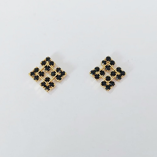 BRINCO FOLHEADO A OURO COM VERNIZ DIAMOND - BRINCO DE PINO GEOMÉTRICO COM ZIRCÔNIAS PRETAS 14MM - OURO1057