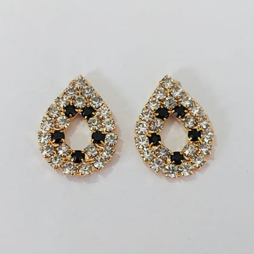 BRINCO FOLHEADO A OURO COM VERNIZ DIAMOND - BRINCO DE PINO FORMATO GOTA COM MICRO ZIRCÔNIAS PRETAS E BRANCAS 13MM - OURO1068