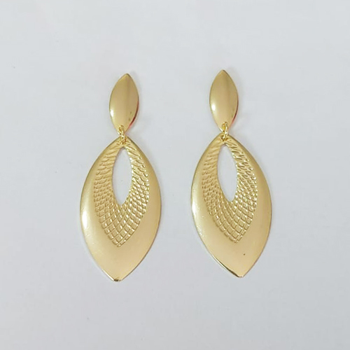 BRINCO FOLHEADO A OURO COM VERNIZ DIAMOND - BRINCO DE PINO BASE LISA E PINGENTE VAZADO 50MM - OURO1070