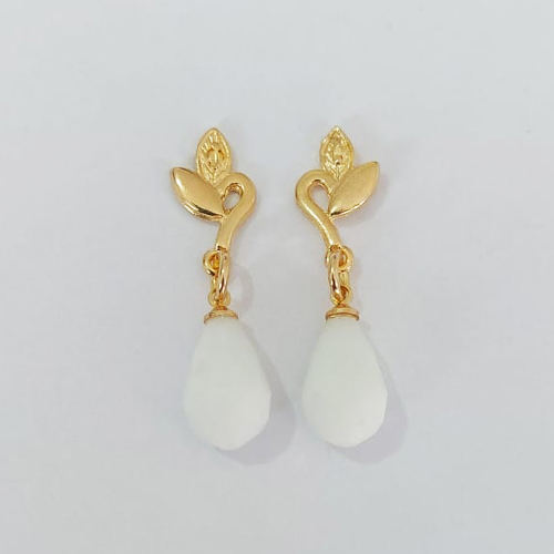 BRINCO - BANHADO COM 5 MILÉSIMOS + VERNIZ DIAMOND - BRINCO PINGENTE PEDRA cristal leitoso SEXTAVADA BRANCA 10MM - OURO1079