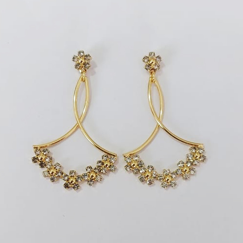 BRINCO FOLHEADO A OURO COM VERNIZ DIAMOND - BRINCO DE PINO COM FLORES EM ZIRCÔNIAS 43MM - OURO1087