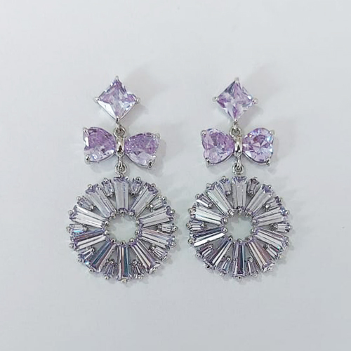 BRINCO EM RODHIUM - BRINCOS DE PINO LAÇO COM MANDALA COM MICRO ZIRCÔNIAS LILÁS 40MM -PRA777