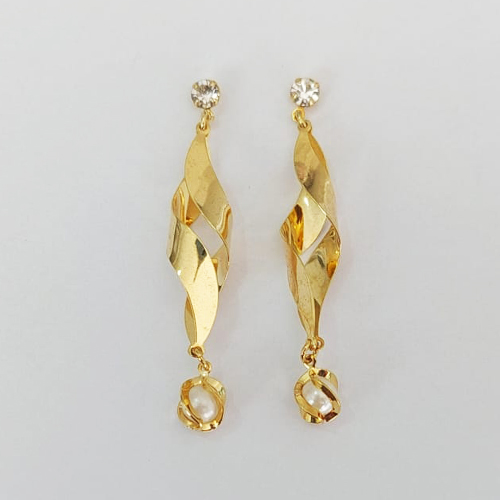 BRINCO FOLHEADO A OURO COM VERNIZ DIAMOND - BRINCO DE PINO COM MICRO ZIRCÔNIA E PÉROLA 58MM - OURO1124