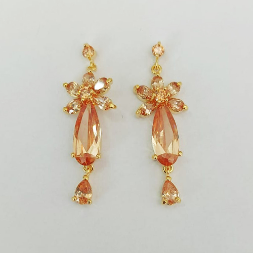 BRINCO FOLHEADO A OURO - BANHADO COM 5 MILÉSIMOS + VERNIZ DIAMOND - BRINCO DE PINO FLOR TODO DE ZIRCÔNIA 37MM - OURO1134