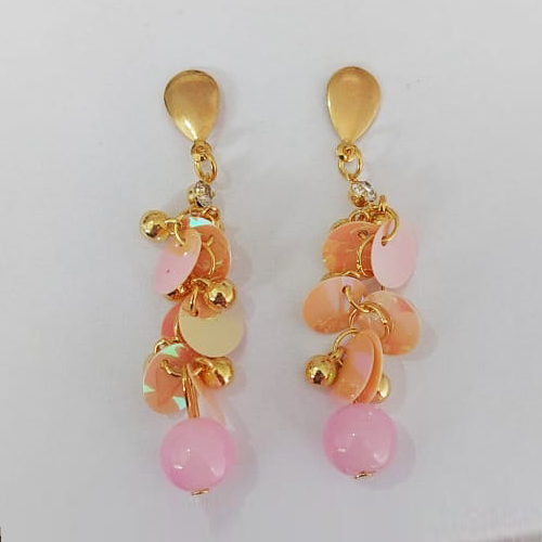 BRINCO FOLHEADO A OURO COM VERNIZ DIAMOND - BRINCO DE PINO BASE LISA COM BOLINHAS LISAS E BOLA ROSA 60MM - OURO1136