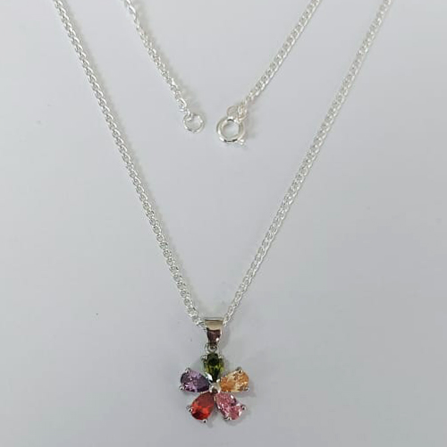 GARGANTILHA FOLHEADO A PRATA COM 50 MILÉSIMOS + VERNIZ DIAMOND CORRENTE 40CM COM FLOR DE RHODIUM COM ZIRCÔNIAS COLORIDAS 13MM - PRA792