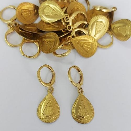 BRINCO NO BRUTO PRONTO PARA O BANHO - (CX.146) BRINCO ARGOLINHA DE PRESSÃO (TRANQUETA)(E2216) - COM PINGENTE NOSSA SENHORA APARECIDA 11MM - PESO TOTAL 3,0GR - COMPOSIÇÃO: 100% LATÃO - BRU0003665