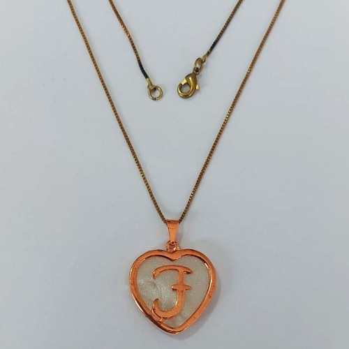 GARGANTILHA NO BRUTO PRONTO PARA O BANHO - (CX146) - COM CORRENTE VENEZIANA DE 45CM - CORAÇÃO LETRA F MADRÉ PÉROLA -23MM PESO: 5,7GR - BRU0003671