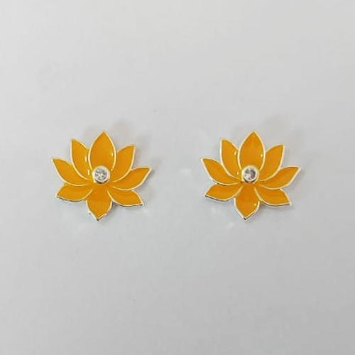 BRINCO FOLHEADO A PRATA COM 50 MILÉSIMOS + VERNIZ DIAMOND - BRINCO DE PINO FLOR COM ZIRCÔNIA ESMALTADA AMARELA 14X16MM PRA803