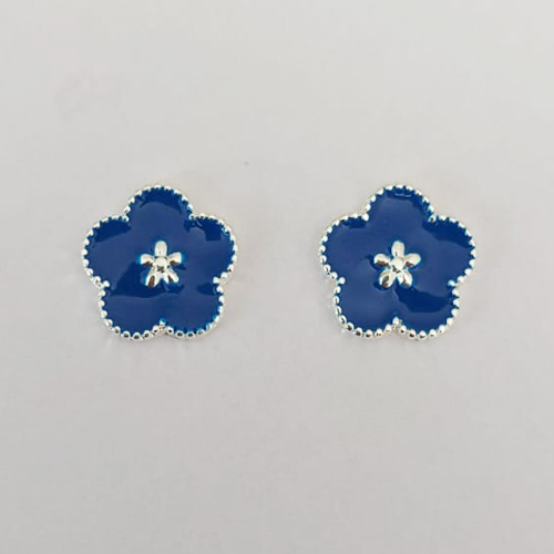 BRINCO FOLHEADO A PRATA COM 50 MILÉSIMOS + VERNIZ DIAMOND - BRINCO DE PINO FLOR ESMALTADA AZUL 15MM PRA825