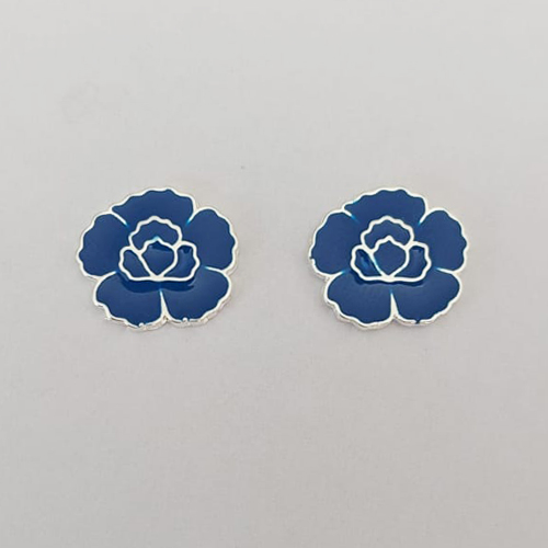 BRINCO FOLHEADO A PRATA COM 50 MILÉSIMOS + VERNIZ DIAMOND - BRINCO DE PINO FLOR ESMALTADA AZUL 16MM PRA834