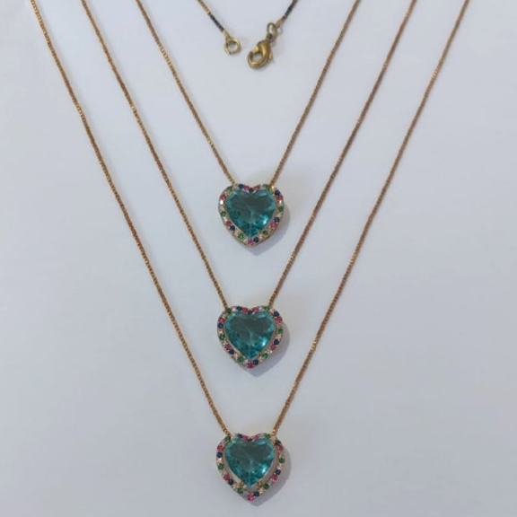 GARGANTILHA NO BRUTO PRONTA PARA O BANHO - KIT COM 3 GARG. COM CORRENTES VENEZIANA 45CM E PINGENTES COM BASES EM ALTA FUSÃO CORAÇÃO CRAVEJADAS COM MICROS ZIRCÔNIAS COLORIDA E PEDRA EM ZIRCÔNIA 10MM - PESO TOTAL 3,4GR/UNIDADE - BRU0003751