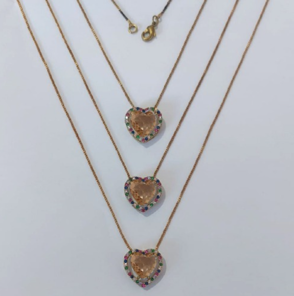 GARGANTILHA NO BRUTO PRONTA PARA O BANHO - KIT COM 3 GARG. COM CORRENTES VENEZIANA 45CM E PINGENTES COM BASES EM ALTA FUSÃO CORAÇÃO CRAVEJADAS COM MICROS ZIRCÔNIAS COLORIDA E PEDRA EM ZIRCÔNIA 10MM - PESO TOTAL 3,4GR/UNIDADE - BRU0003753
