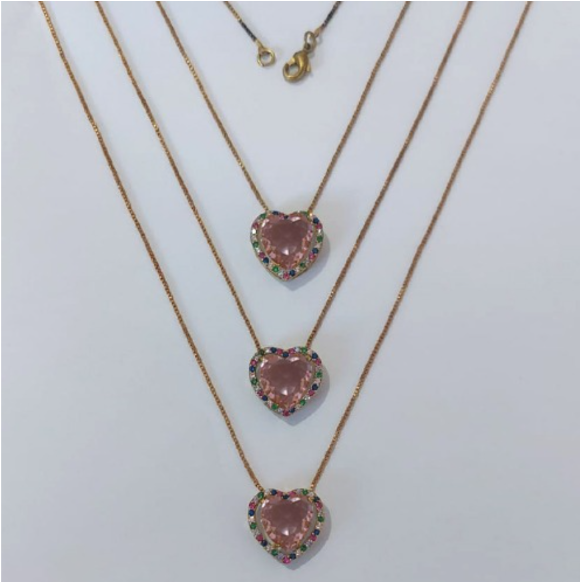 GARGANTILHA NO BRUTO PRONTA PARA O BANHO - KIT COM 3 GARG. COM CORRENTES VENEZIANA 45CM E PINGENTES COM BASES EM ALTA FUSÃO CORAÇÃO CRAVEJADAS COM MICROS ZIRCÔNIAS COLORIDA E PEDRA EM ZIRCÔNIA 10MM - PESO TOTAL 3,4GR/UNIDADE - BRU0003754