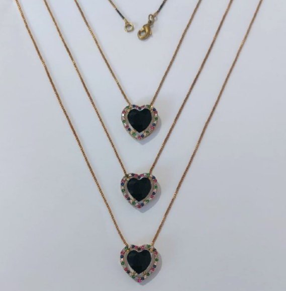 GARGANTILHA NO BRUTO PRONTA PARA O BANHO - KIT COM 3 GARG. COM CORRENTES VENEZIANA 45CM E PINGENTES COM BASES EM ALTA FUSÃO CORAÇÃO CRAVEJADAS COM MICROS ZIRCÔNIAS COLORIDA E PEDRA EM ZIRCÔNIA 10MM - PESO TOTAL 3,4GR/UNIDADE - BRU0003758