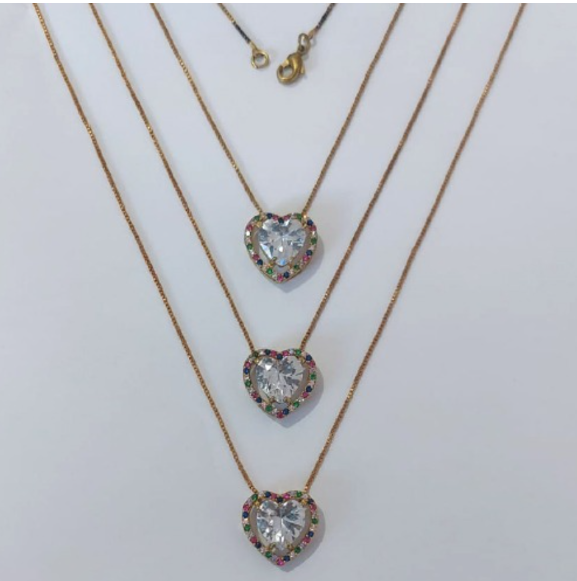 GARGANTILHA NO BRUTO PRONTA PARA O BANHO - KIT COM 3 GARG. COM CORRENTES VENEZIANA 45CM E PINGENTES COM BASES EM ALTA FUSÃO CORAÇÃO CRAVEJADAS COM MICROS ZIRCÔNIAS COLORIDA E PEDRA EM ZIRCÔNIA 10MM - PESO TOTAL 3,4GR/UNIDADE - BRU0003760