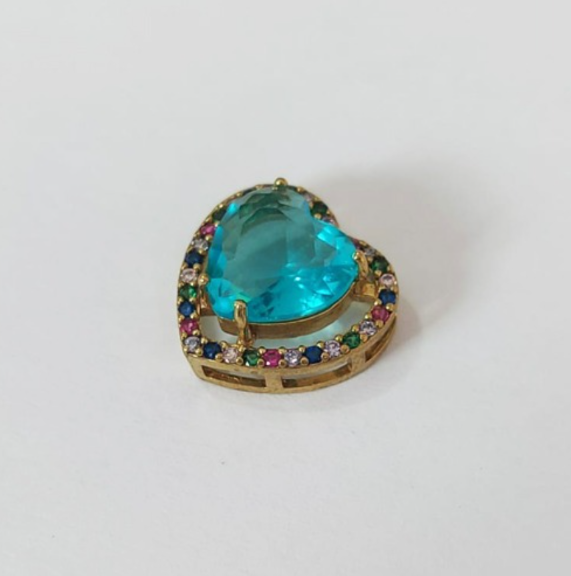 PINGENTE NO BRUTO PRONTO PARA O BANHO - PINGENTE CORAÇÃO COM MICRO ZIRCÔNIAS COLORIDAS E ZIRCÔNIA 10MM- COMPOSIÇÃO: LATÃO / ZIRCÔNIA - TAMANHO 14MM - PESO TOTAL 2.3GR - BRU3765