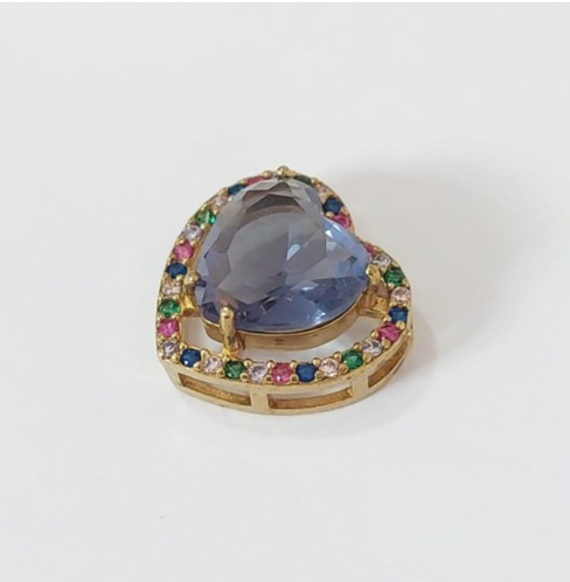 PINGENTE NO BRUTO PRONTO PARA O BANHO - PINGENTE CORAÇÃO COM MICRO ZIRCÔNIAS COLORIDAS E ZIRCÔNIA 10MM- COMPOSIÇÃO: LATÃO / ZIRCÔNIA - TAMANHO 14MM - PESO TOTAL 2.3GR - BRU3766