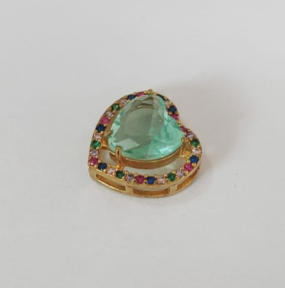 PINGENTE NO BRUTO PRONTO PARA O BANHO - PINGENTE CORAÇÃO COM MICRO ZIRCÔNIAS COLORIDAS E ZIRCÔNIA 10MM- COMPOSIÇÃO: LATÃO / ZIRCÔNIA - TAMANHO 14MM - PESO TOTAL 2.3GR - BRU3768