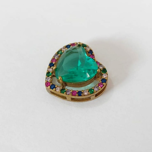 PINGENTE NO BRUTO PRONTO PARA O BANHO - PINGENTE CORAÇÃO COM MICRO ZIRCÔNIAS COLORIDAS E ZIRCÔNIA 10MM- COMPOSIÇÃO: LATÃO / ZIRCÔNIA - TAMANHO 14MM - PESO TOTAL 2.3GR - BRU3770