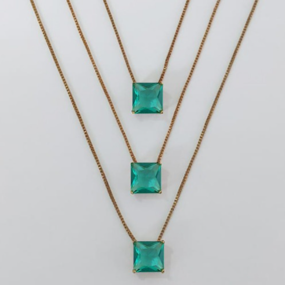 GARGANTILHA NO BRUTO PRONTA PARA O BANHO - KIT COM 3 GARGANTILHAS COM CORRENTES VENEZIANA 45CM E PINGENTES COM BASES EM ALTA FUSÃO E ZIRCÔNIA QUADRADA VERDE 8X8MM - PESO TOTAL 4,9GR - BRU3801
