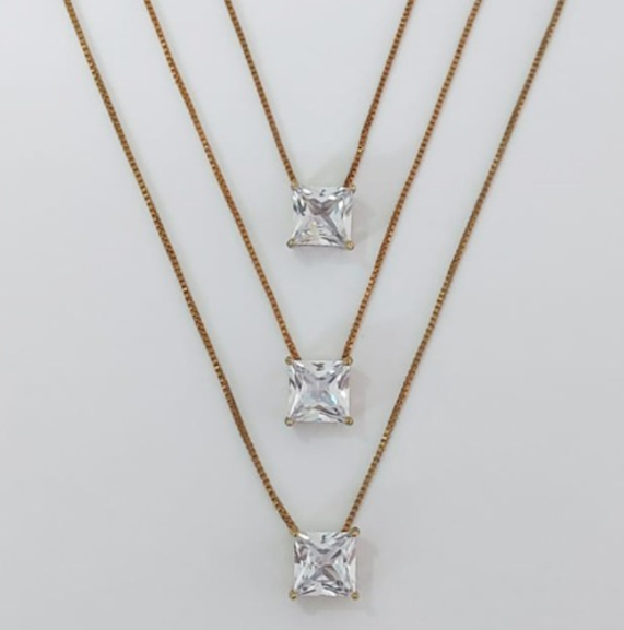 GARGANTILHA NO BRUTO PRONTA PARA O BANHO - KIT COM 3 GARGANTILHAS COM CORRENTES VENEZIANA 45CM E PINGENTES COM BASES EM ALTA FUSÃO E ZIRCÔNIA QUADRADA VERDE 8X8MM - PESO TOTAL 4,9GR - BRU3803