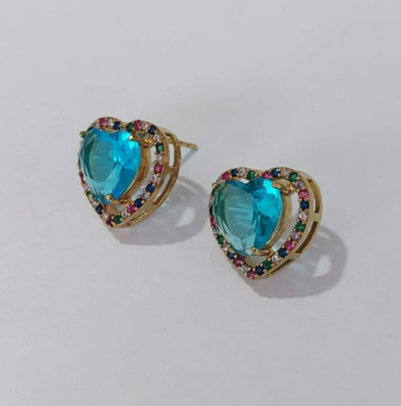 BRINCO NO BRUTO PRONTO PARA O BANHO (BASE DE 15MM TODA CRAVEJADA EM MICRO ZIRCONIAS COLORIDA E PEDRA DE ZIRCONIA DE10MM CORAÇÃO(PEÇA EM ALTA FUSÃO) - PESO DO BRINCO 4,3GR - BRU3813