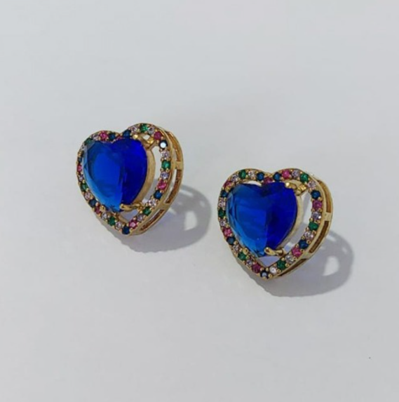 BRINCO NO BRUTO PRONTO PARA O BANHO (BASE DE 15MM TODA CRAVEJADA EM MICRO ZIRCONIAS COLORIDA E PEDRA DE ZIRCONIA DE10MM CORAÇÃO(PEÇA EM ALTA FUSÃO) - PESO DO BRINCO 4,3GR - BRU3815