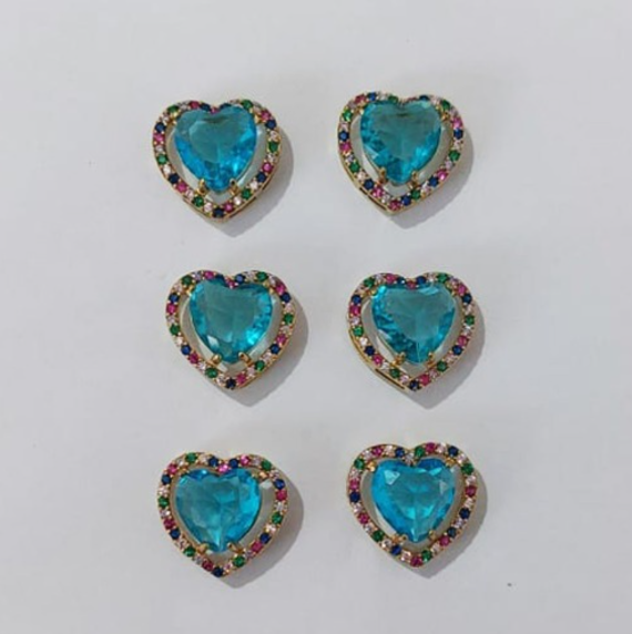 BRINCO NO BRUTO PRONTO PARA O BANHO - KIT COM 3 BRINCOS DE PINO COM BASE EM ALTA FUSÃO CRAVEJADA EM MICRO ZIRCONIA COLORIDA DE 14MM E PEDRA DE ZIRCONIAS DE10X10MMMM - PESO DO PAR 3.8GR - BRU3825