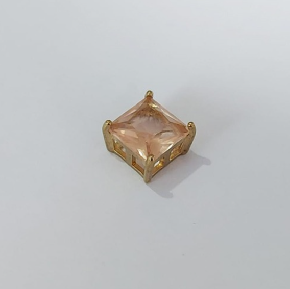 PINGENTE NO BRUTO PRONTO PARA O BANHO (COM BASE EM ALTA FUSÃO QUADRADA ) ZIRCONIA 8X8MM PESO 0,9GR - BRU3860