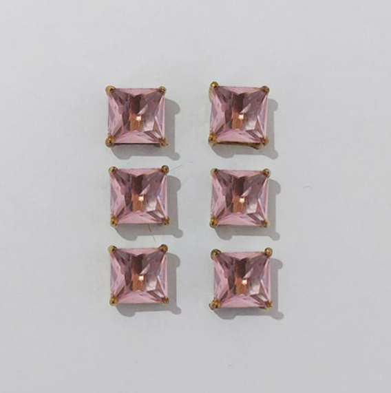 BRINCO NO BRUTO PRONTO PARA O BANHO - KIT COM 3 BRINCOS DE PINO COM BASE EM ALTA FUSÃO COM ZIRCÔNIA QUADRADA 8X8MM - PESO TOTAL 3,5GR - BRU3865