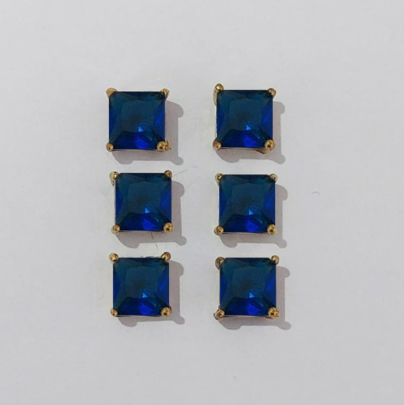 BRINCO NO BRUTO PRONTO PARA O BANHO - KIT COM 3 BRINCOS DE PINO COM BASE EM ALTA FUSÃO COM ZIRCÔNIA QUADRADA 8X8MM - PESO TOTAL 3,5GR - BRU3874